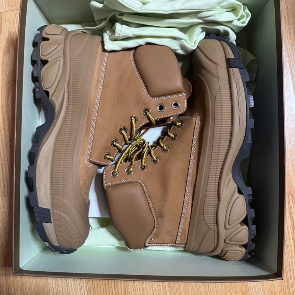 Burberry Boots - Picture 2 of 6